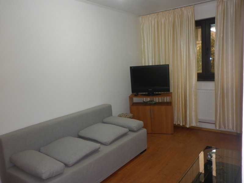 Piata Sudului, Oltenitei vav Scoala de Politie,